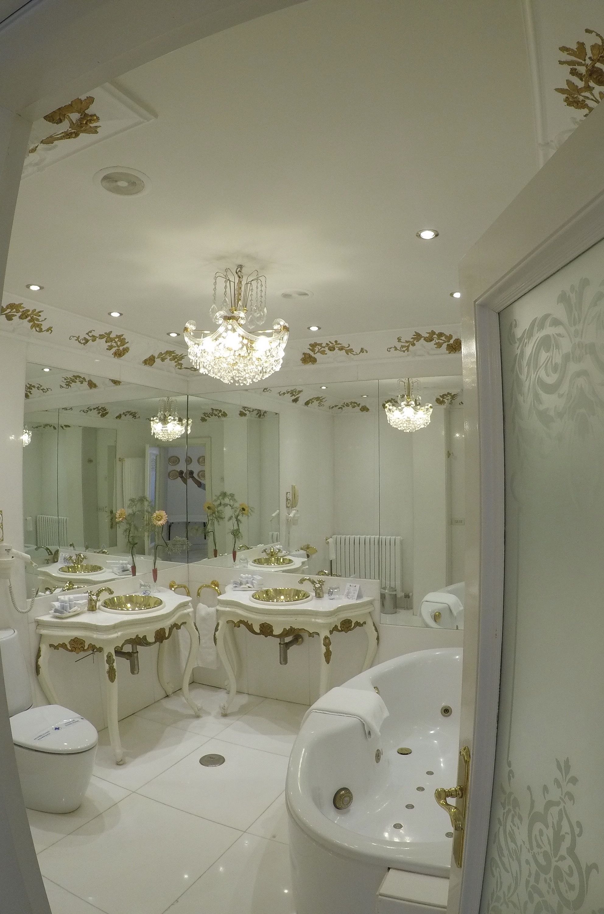 double room | minibar, in-room safe, desk, laptop workspace