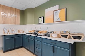 Free daily continental breakfast