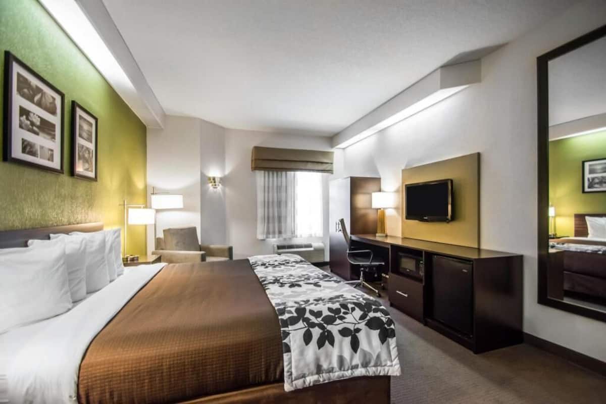In-room safe, desk, blackout drapes, soundproofing