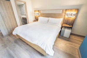 In-room safe, desk, blackout curtains, soundproofing - Holiday Inn Express St. Augustine near Dtwn - Historic by IHG (St. Augustine)