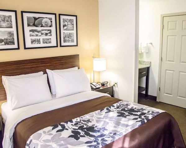 Premium bedding, in-room safe, desk, iron/ironing board