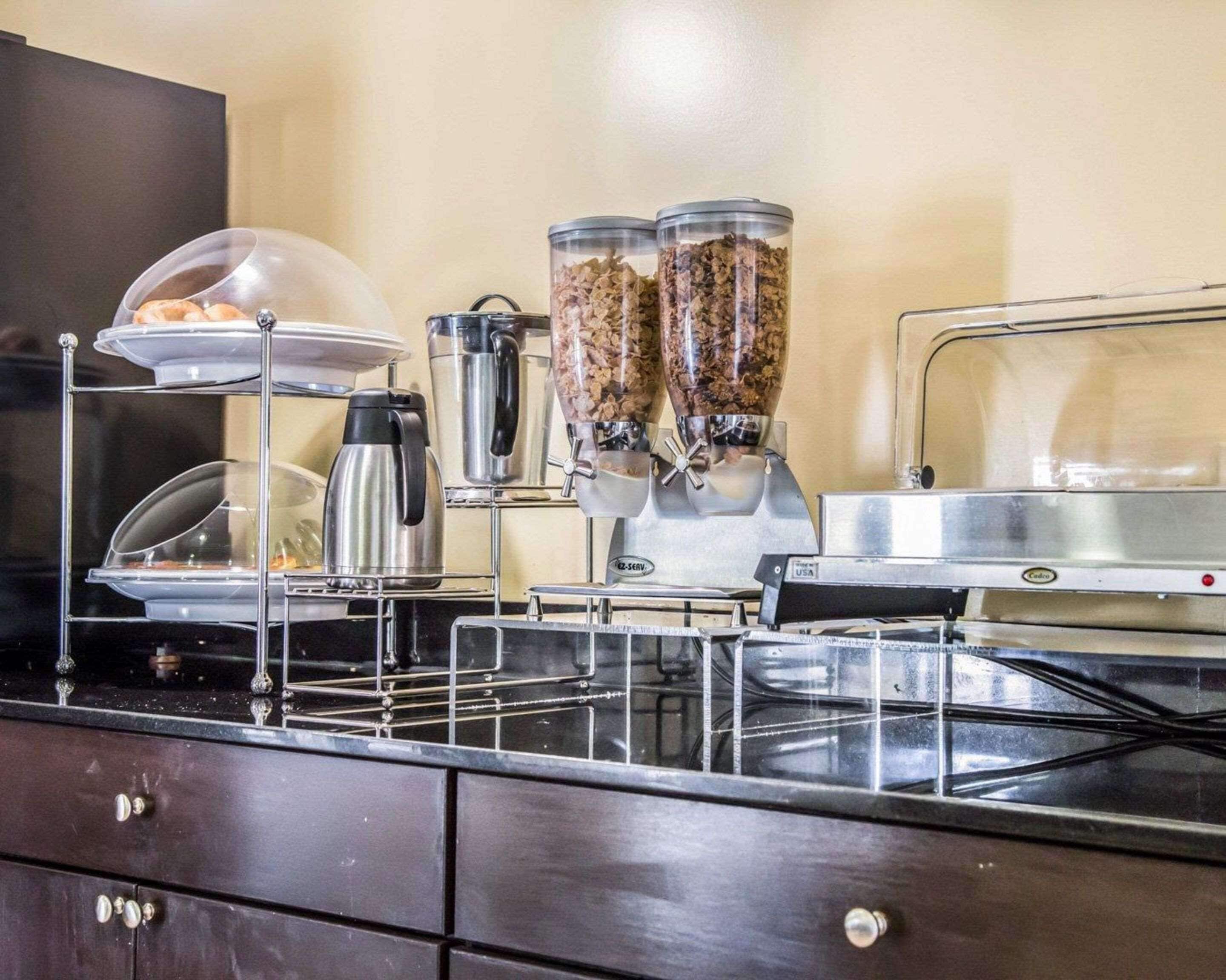 Desayuno completo gratuito y diario