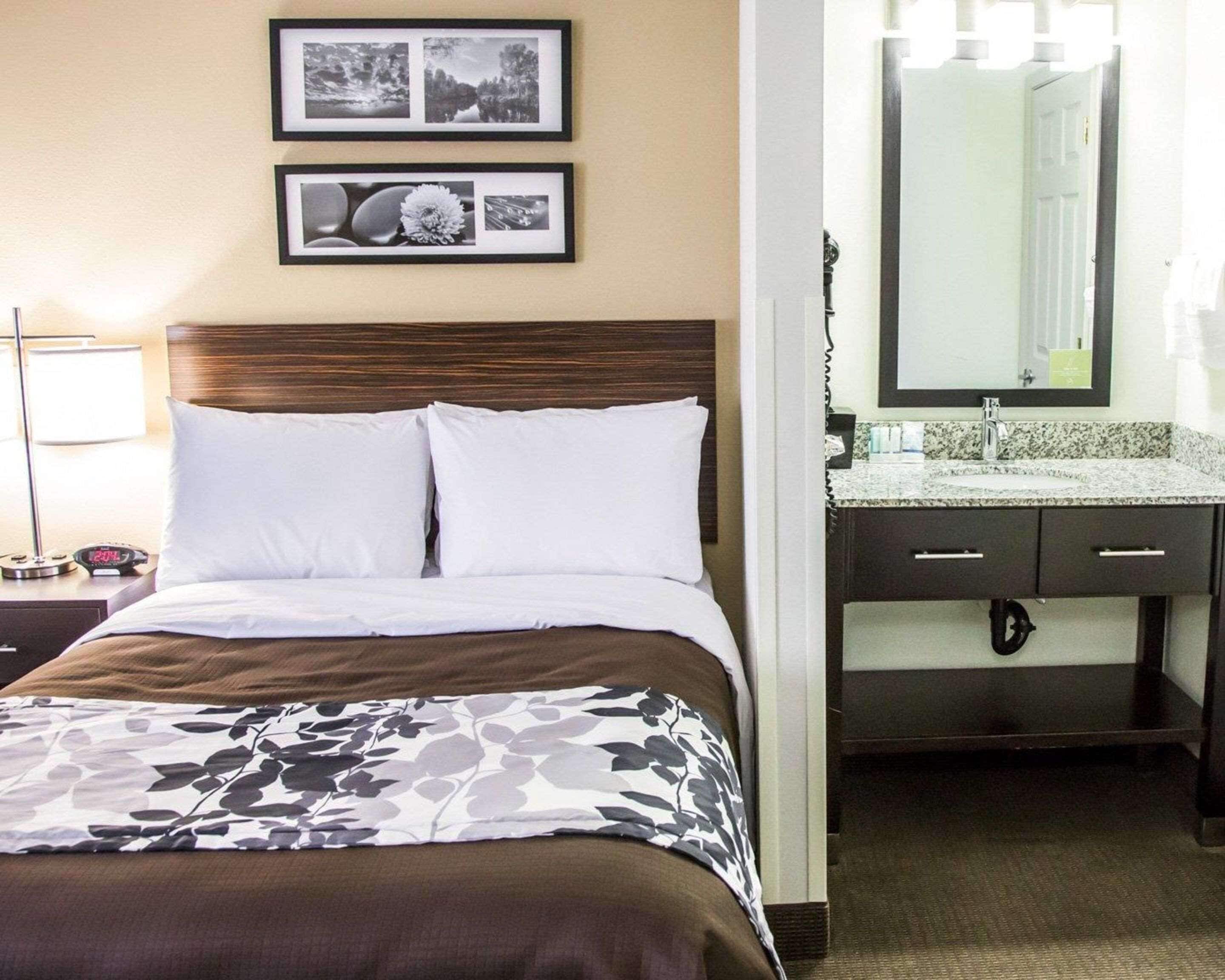 premium bedding, in-room safe, desk, iron/ironing board