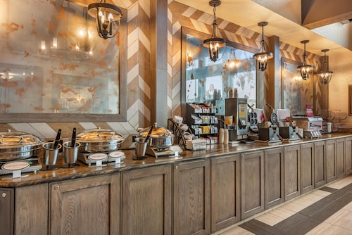 Best Western Plus Silver Saddle Inn