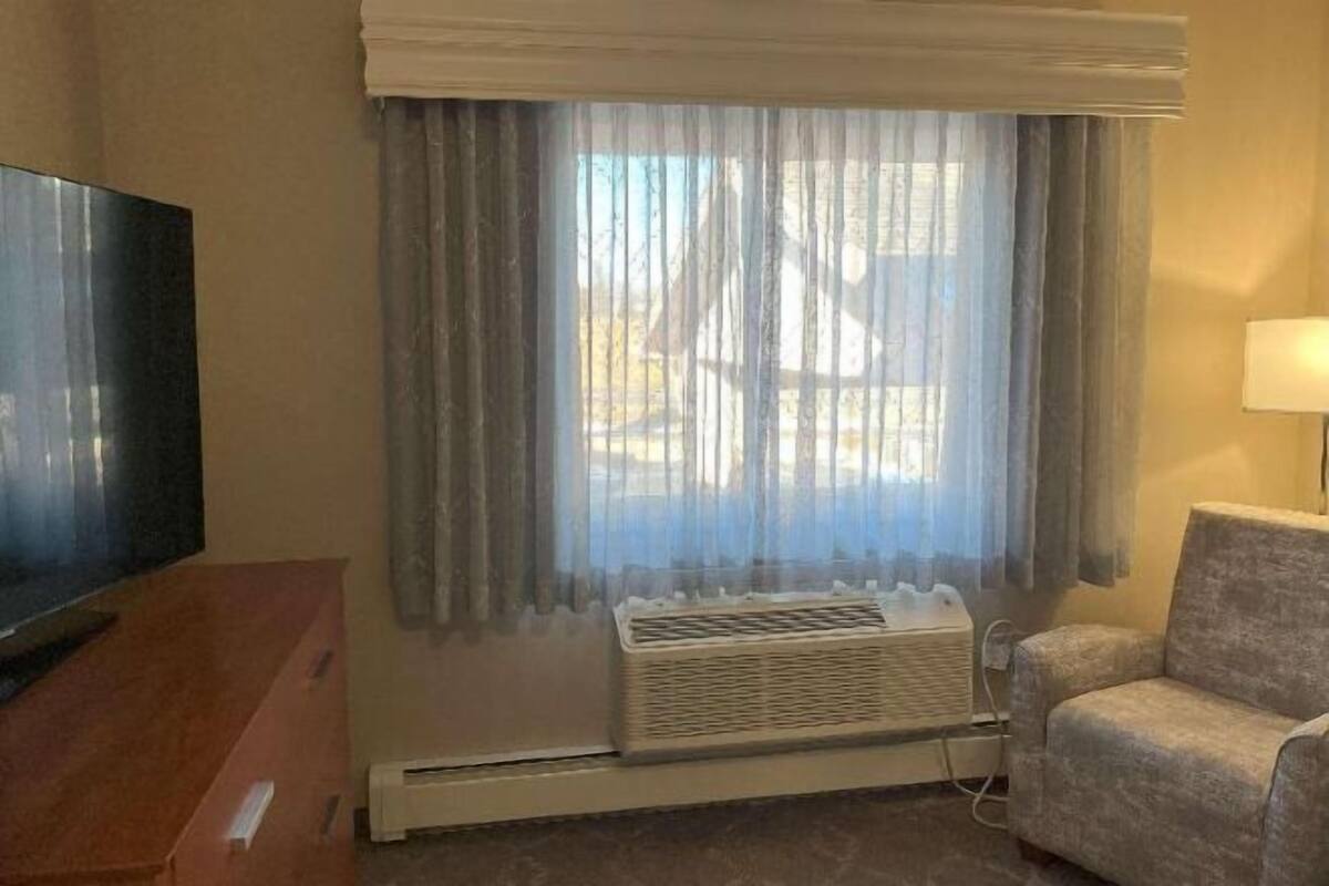 Living area | 48-inch LED TV with satellite channels, TV, Netflix