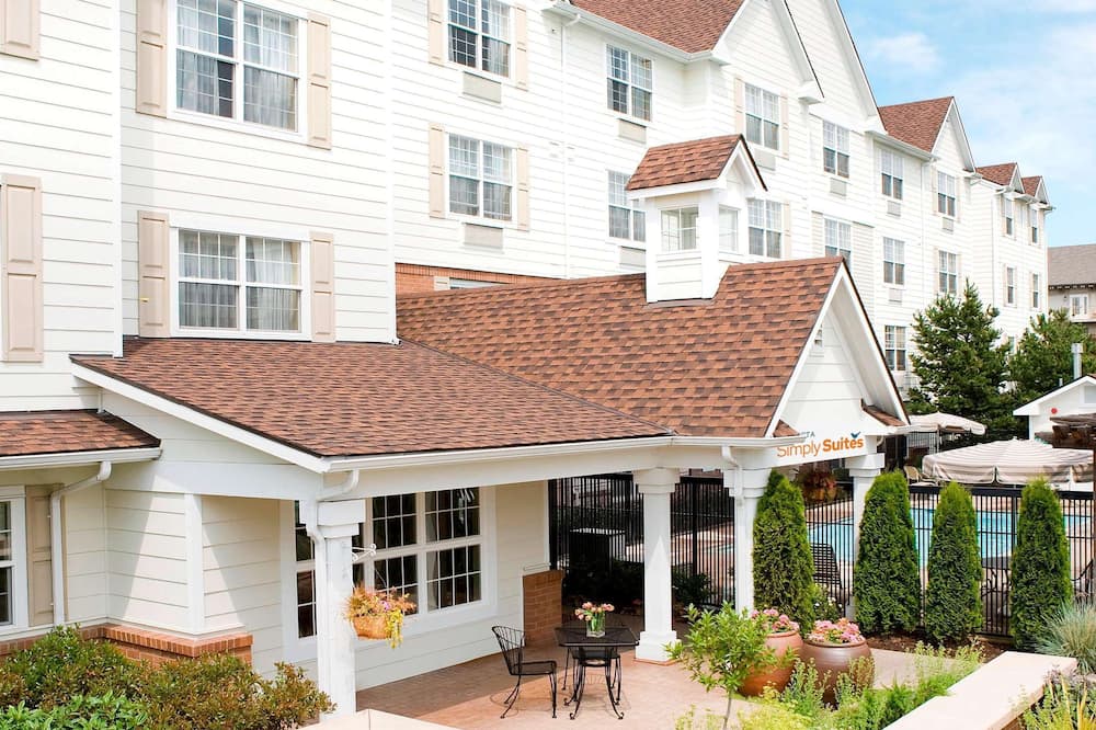 Sonesta Simply Suites Seattle Renton