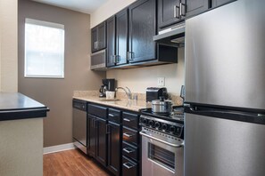 電冰箱、微波爐、爐台、洗碗機