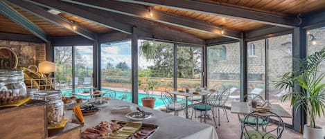 Breakfast buffet