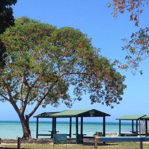 Una playa cerca, toallas de playa