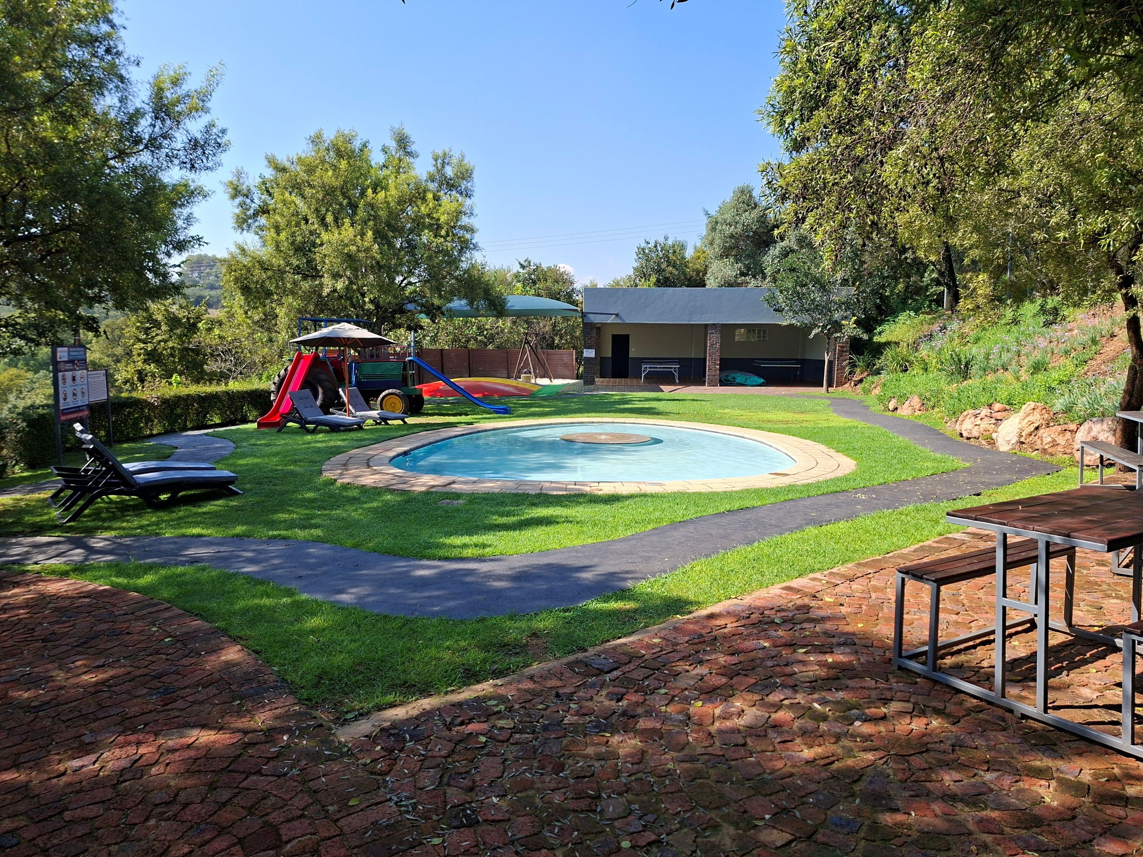2 outdoor pools