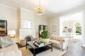 Coin salon dans le hall