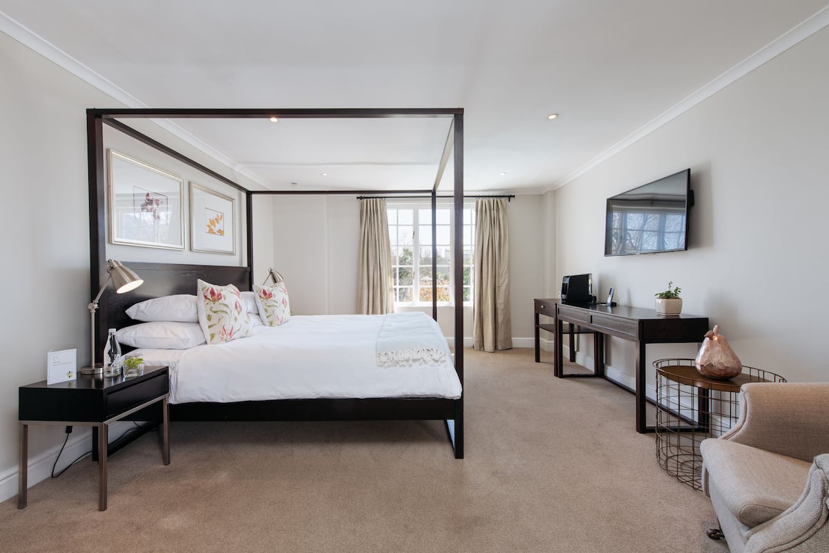 Deluxe Room | Premium bedding, in-room safe, individually decorated