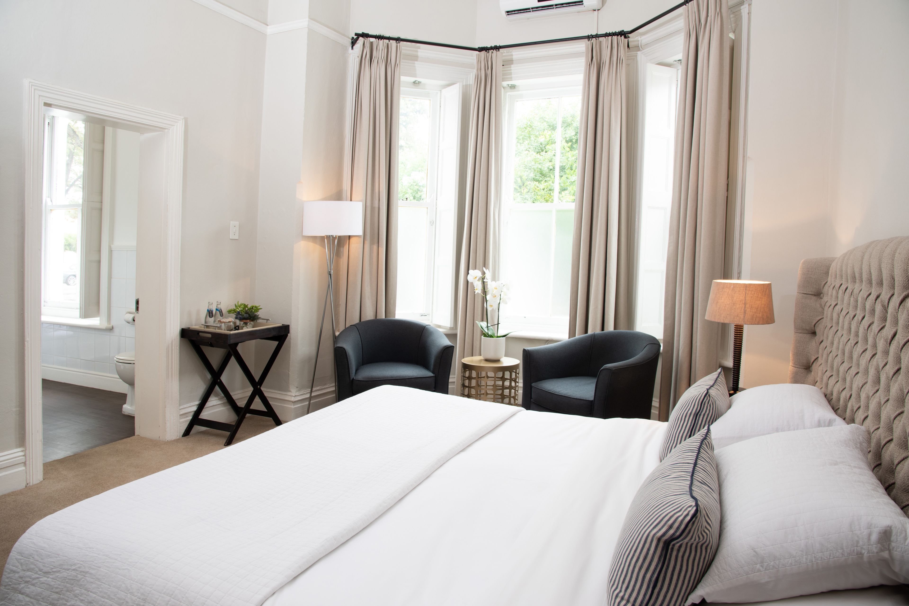 Habitación estándar | Ropa de cama de alta calidad, caja fuerte, decoración individual