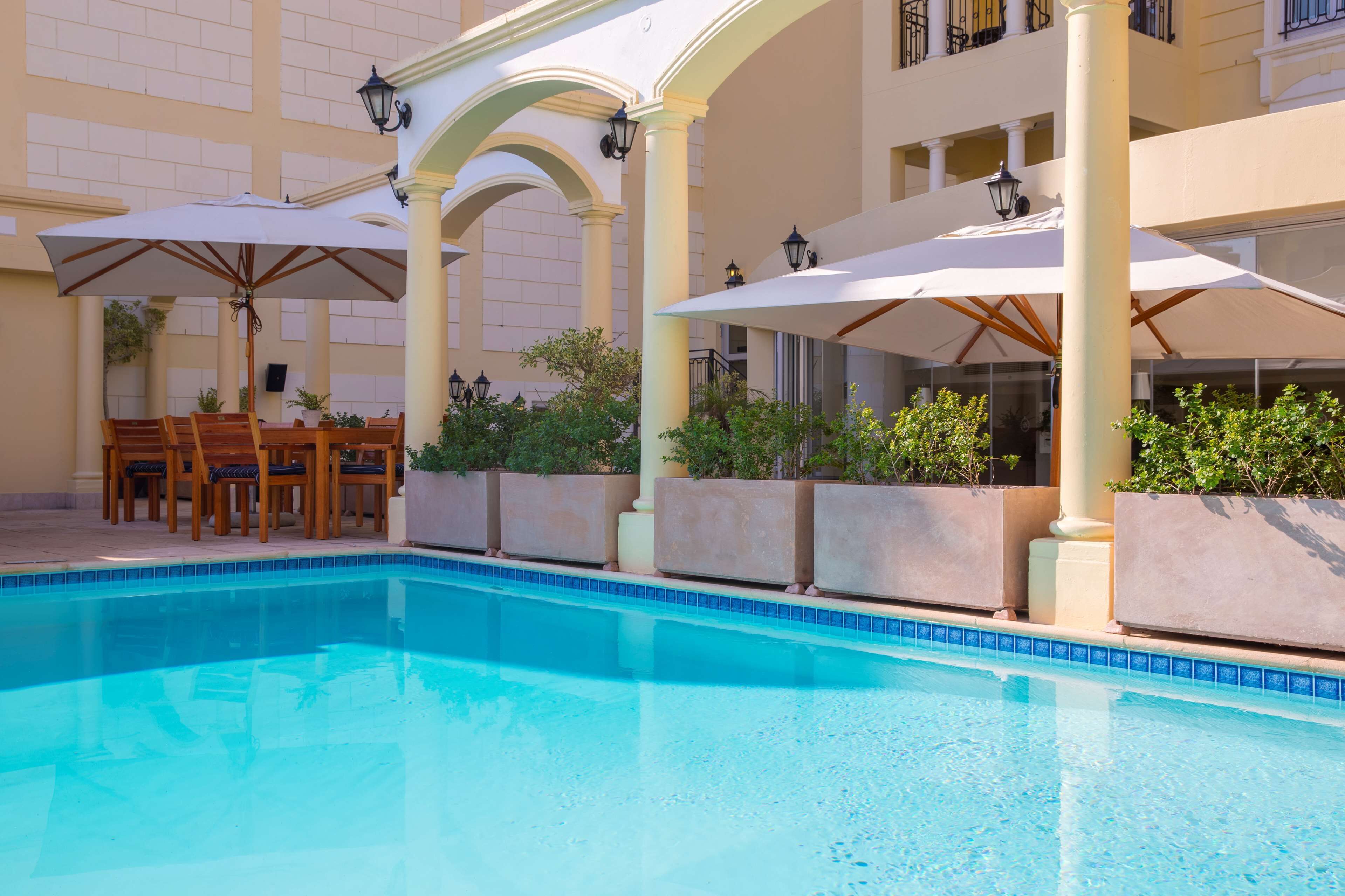 Outdoor pool, pool umbrellas, sun loungers