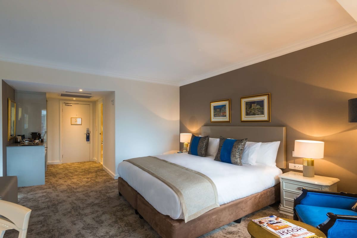 Premium bedding, minibar, in-room safe, desk