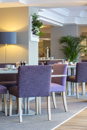 Breakfast area - Radisson Blu Le Vendome Hotel (Cape Town)