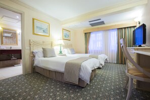 Ropa de cama de alta calidad y minibar 