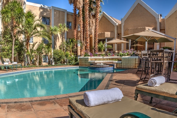 Outdoor pool, sun loungers