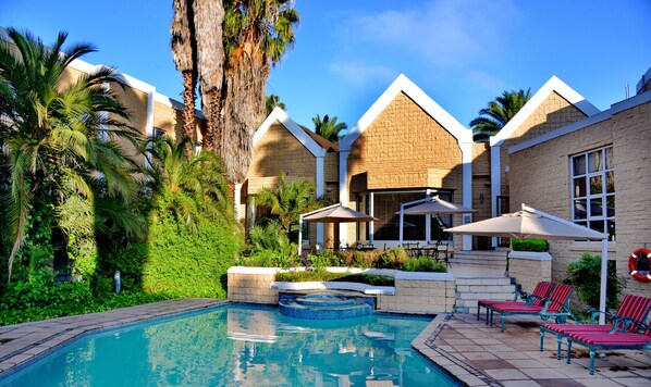 Outdoor pool, pool loungers