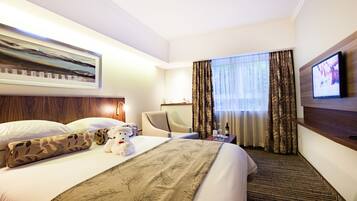 In-room safe, desk, blackout drapes, iron/ironing board (on request)