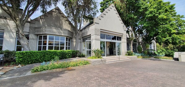 Fachada de la propiedad