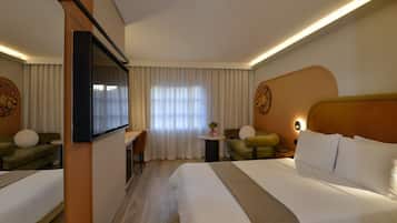 Double Room, 1 Queen Bed with Sofa bed, Non Smoking | 1 bedroom, in-room safe, desk, laptop workspace