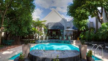 Outdoor pool, sun loungers