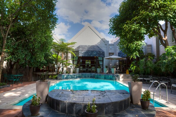 Outdoor pool, pool loungers