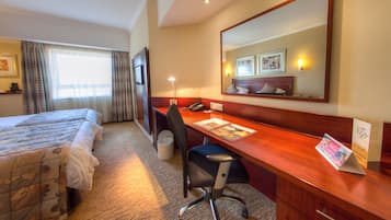 In-room safe, desk, free WiFi