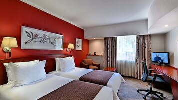 In-room safe, desk, free WiFi