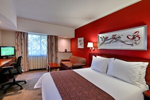 In-room safe, desk, blackout curtains, iron/ironing board - City Lodge Hotel Sandton, Morningside (Sandton)