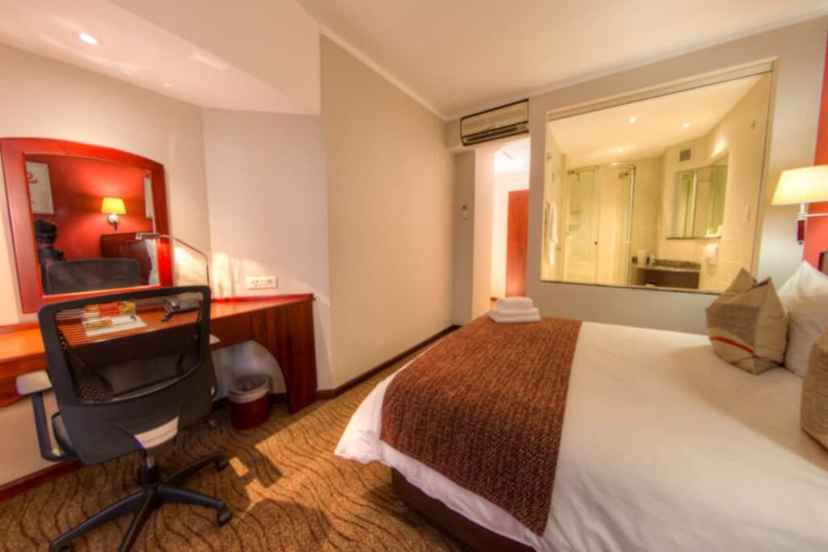In-room safe, desk, blackout drapes, iron/ironing board