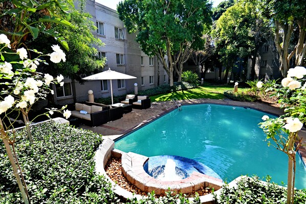 Outdoor pool, pool loungers