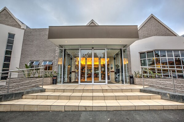 A modern building with a glass entrance, steps leading up to it, and a sign that reads "CITY LODGE". - City Lodge Hotel Bryanston (Sandton)
