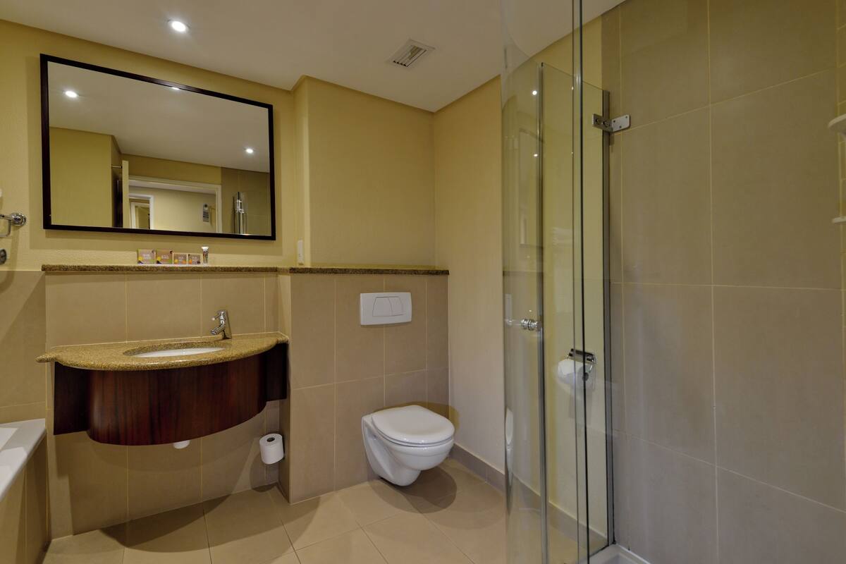 separate bathtub and shower, deep-soaking bathtub