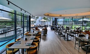 Desayuno buffet todos los días (con cargo)