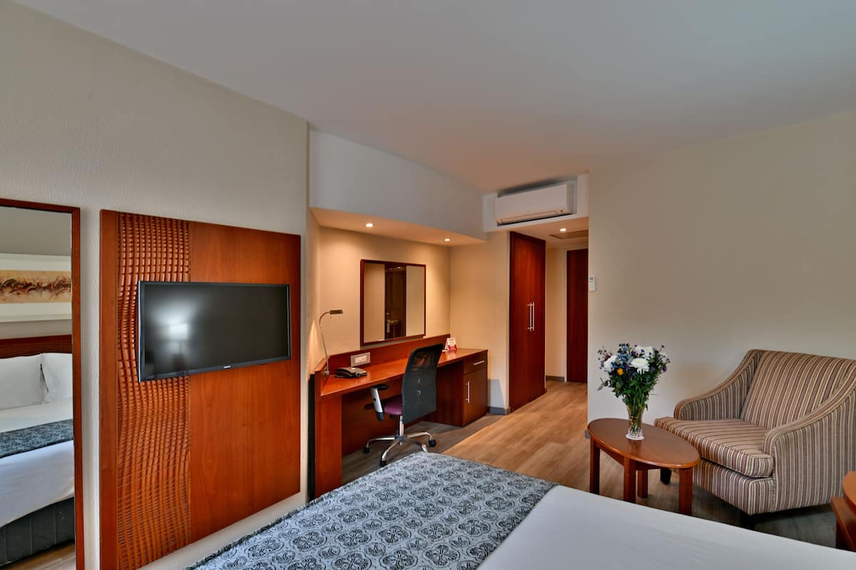 1 bedroom, premium bedding, in-room safe, desk