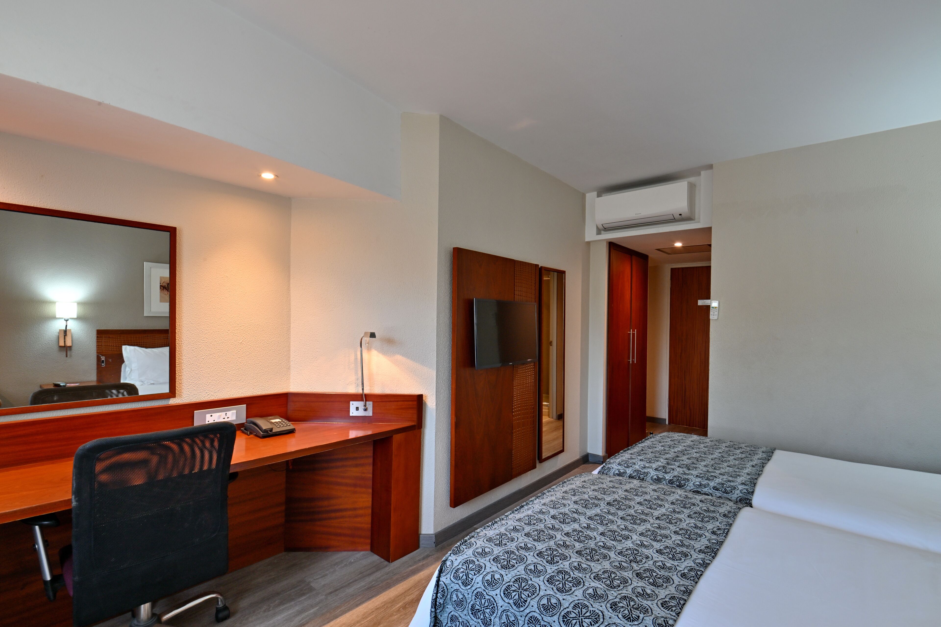 1 bedroom, premium bedding, in-room safe, desk