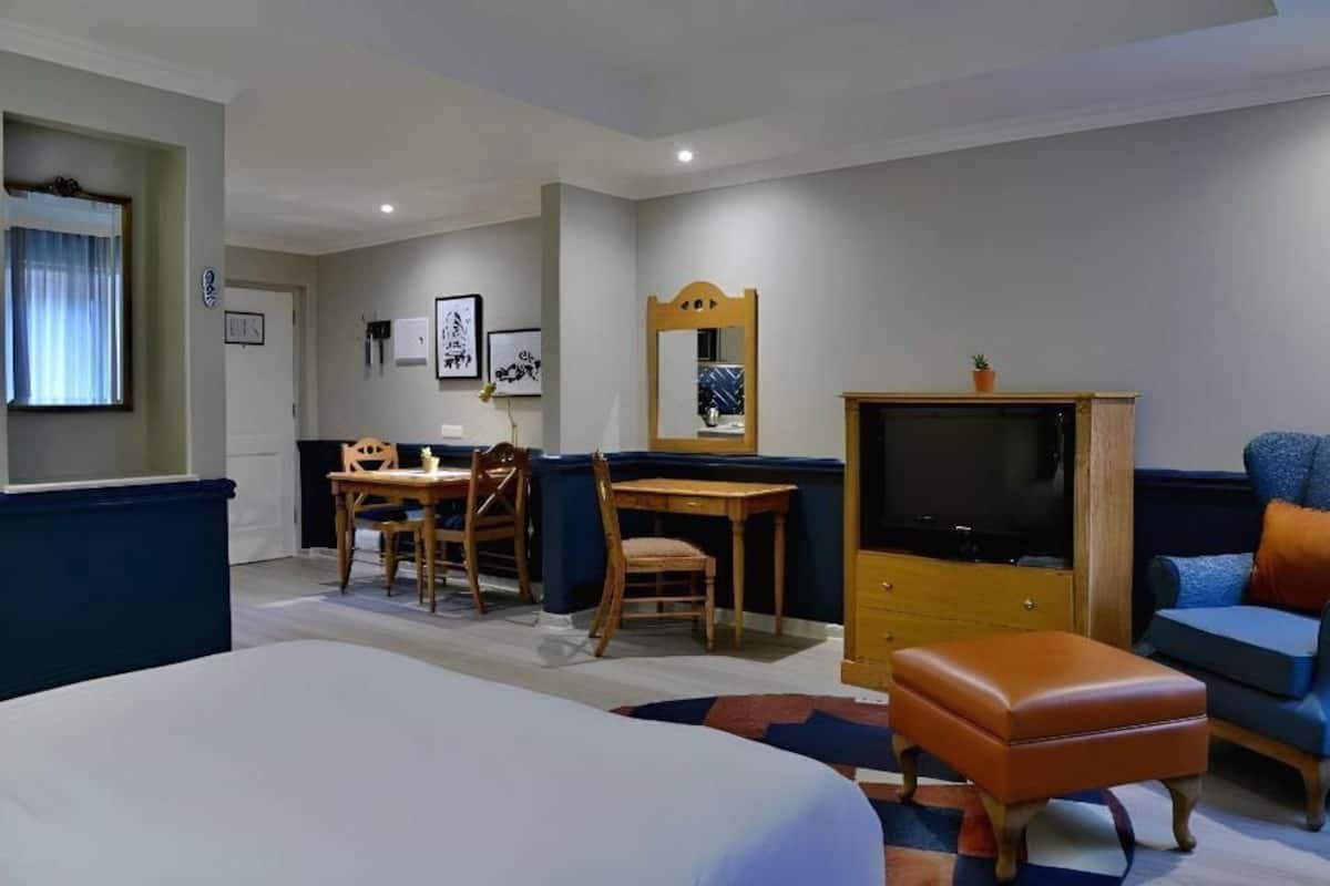 Premium bedding, Select Comfort beds, in-room safe, desk