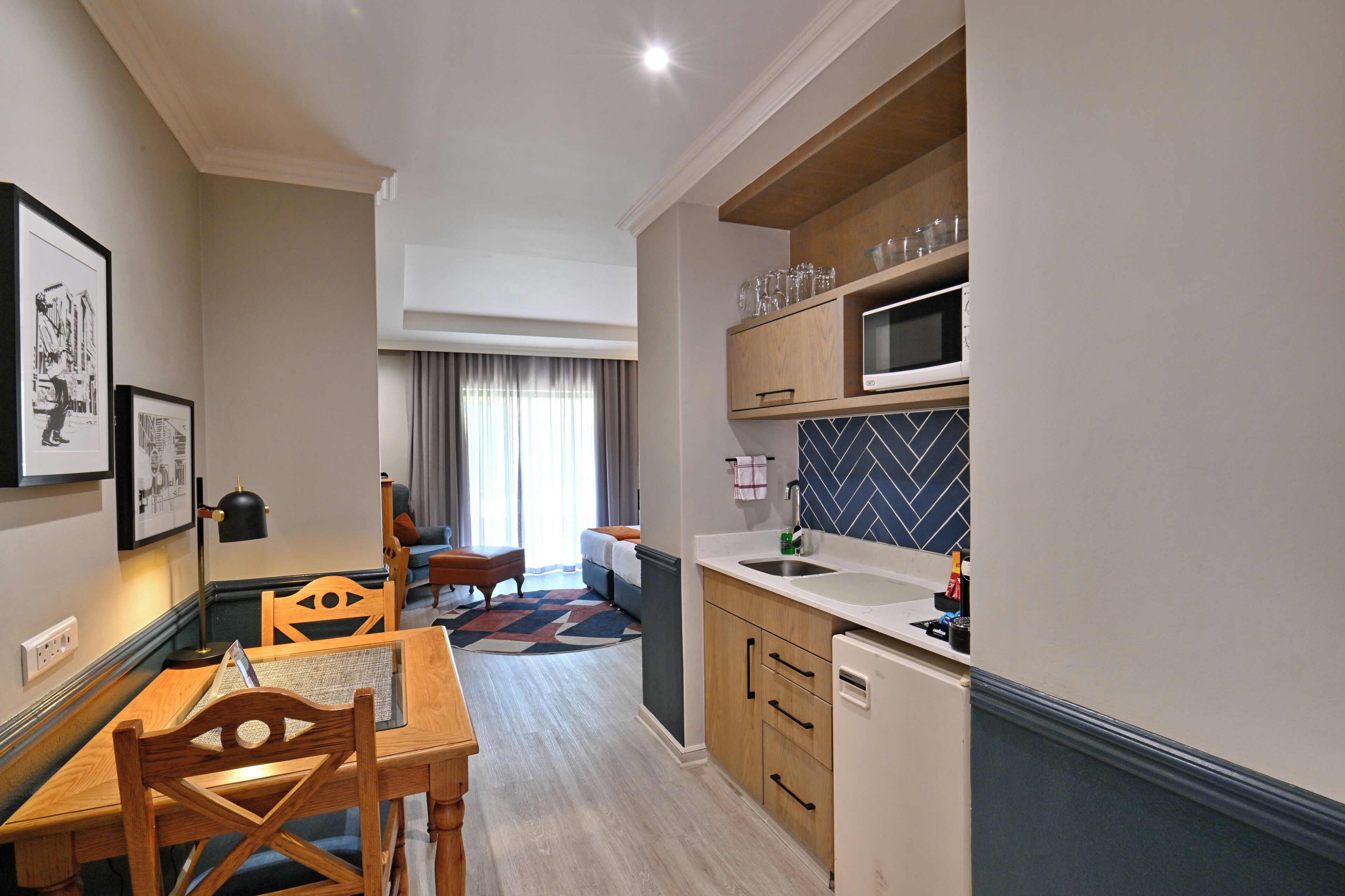 Photo - Courtyard Hotel Rosebank