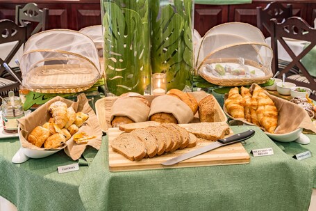 Alimentos y bebidas