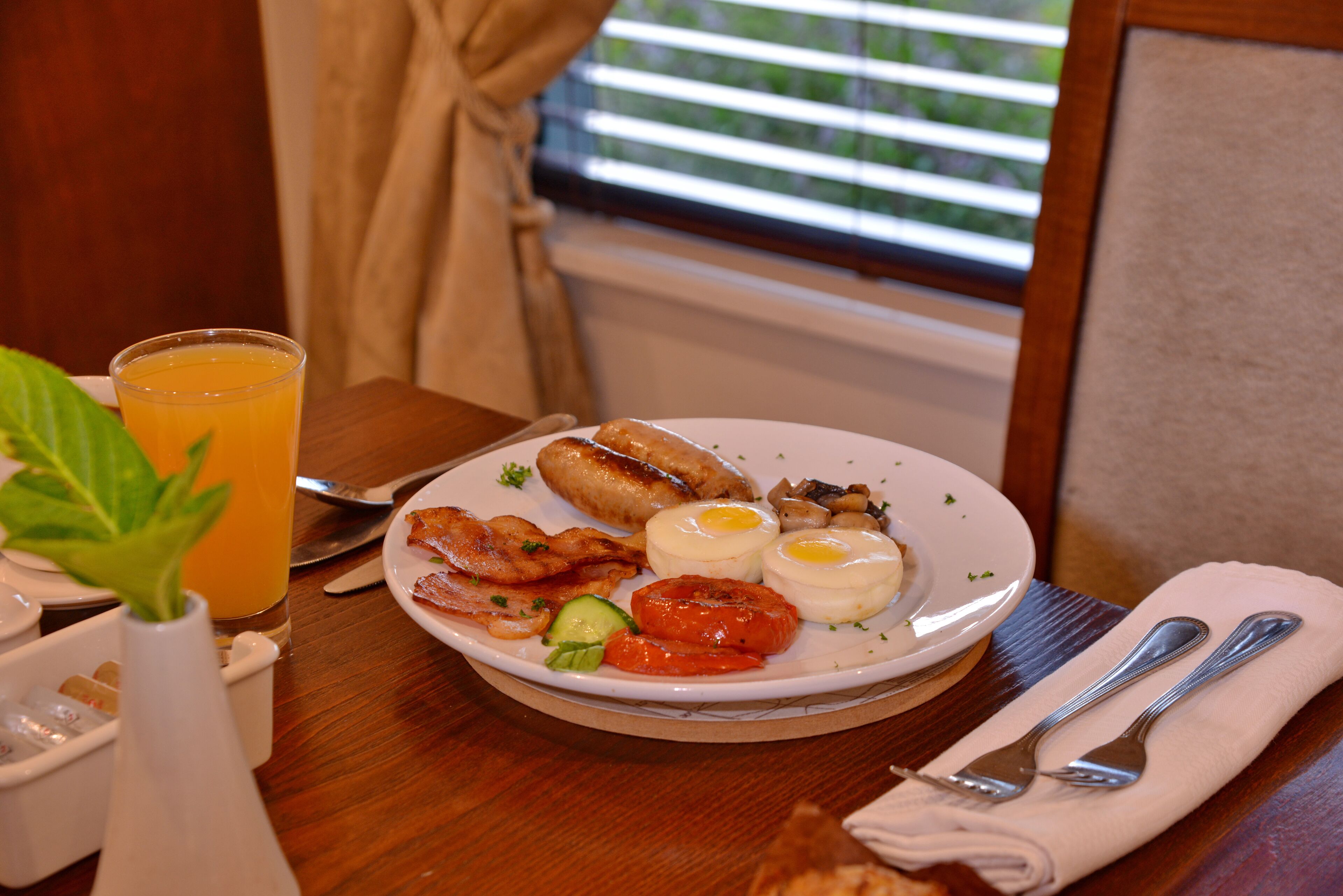 daily buffet breakfast for a fee