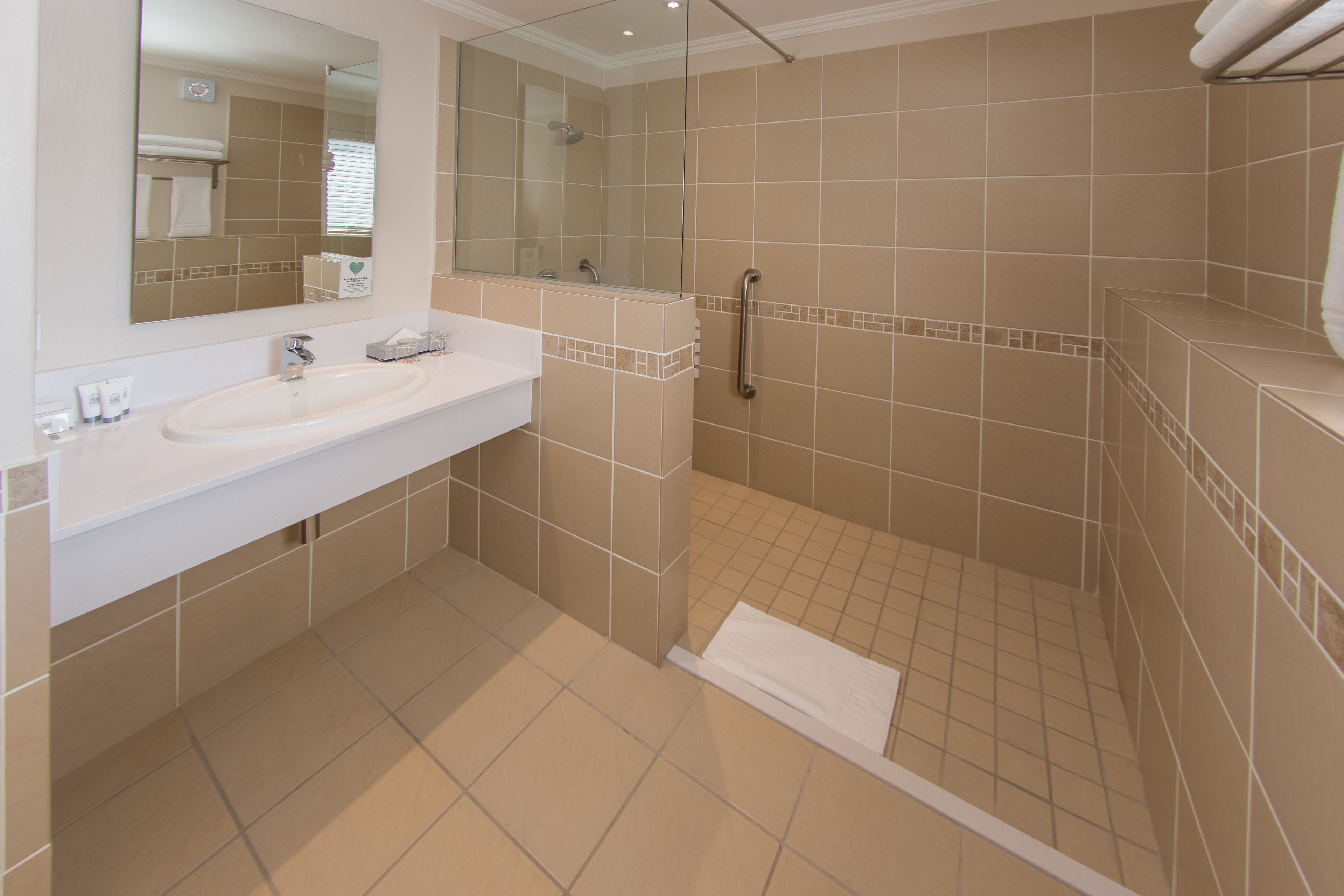 studio, accessible, non smoking | bathroom | free toiletries, hair dryer, towels, soap