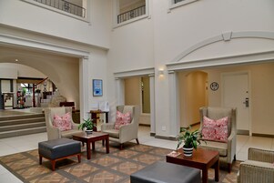 Lobby lounge