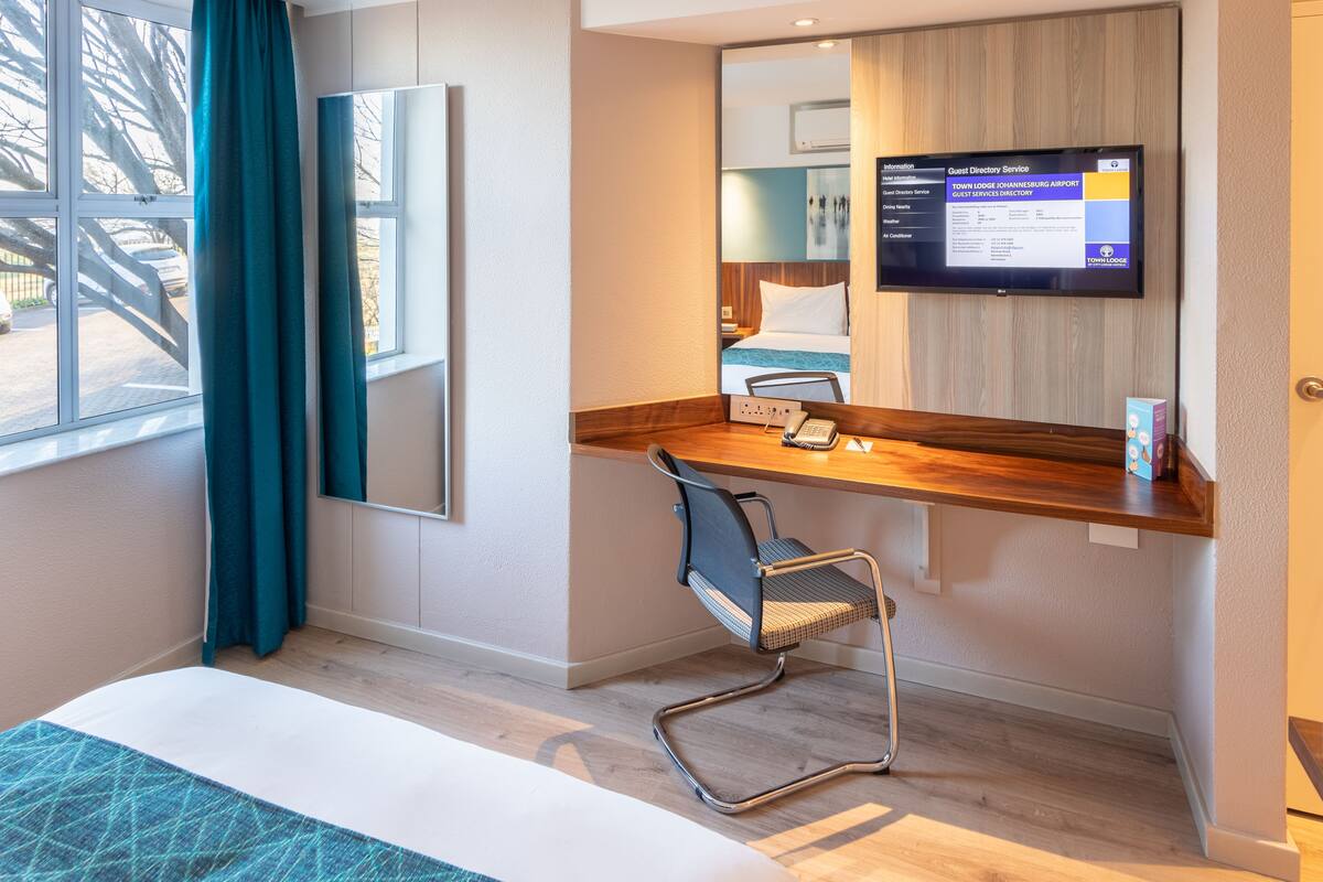 1 bedroom, in-room safe, desk, free wifi