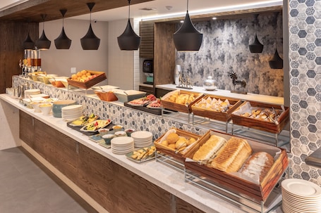 Buffet. Town Lodge Johannesburg Airport