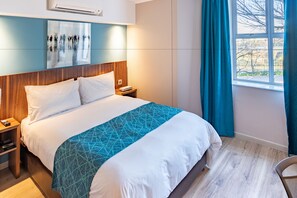 Cofres nos quartos, escrivaninha, Wi-Fi de cortesia, roupa de cama