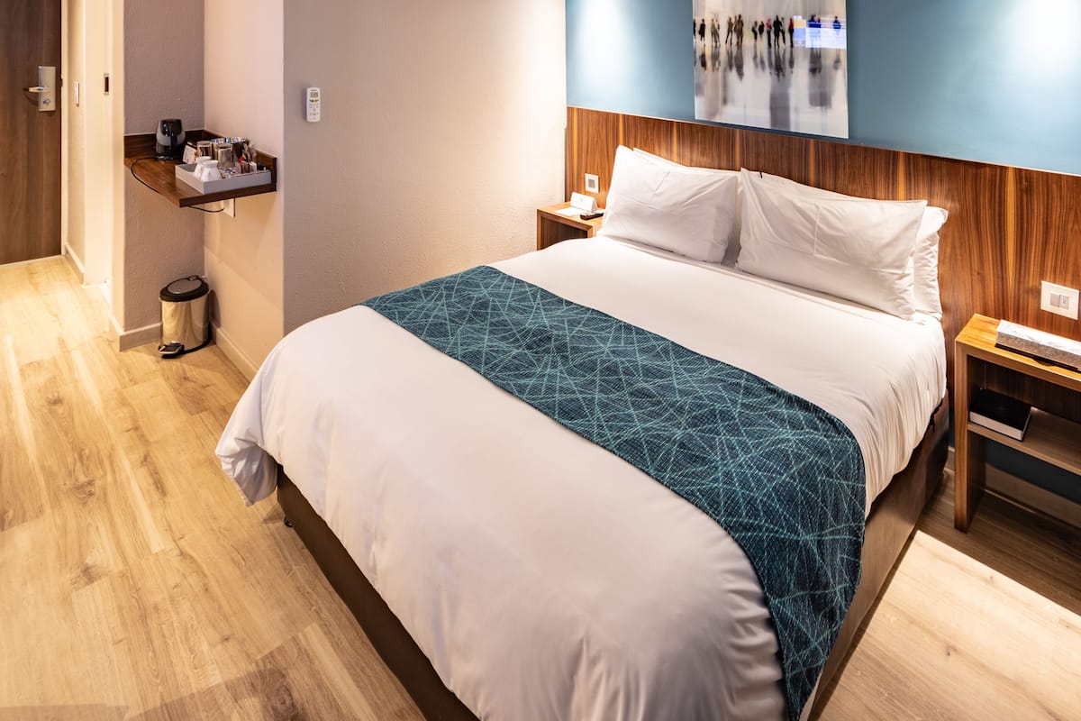 1 bedroom, in-room safe, desk, free wifi