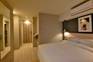 Double Room, Non Smoking | In-room safe, desk, laptop workspace, blackout drapes