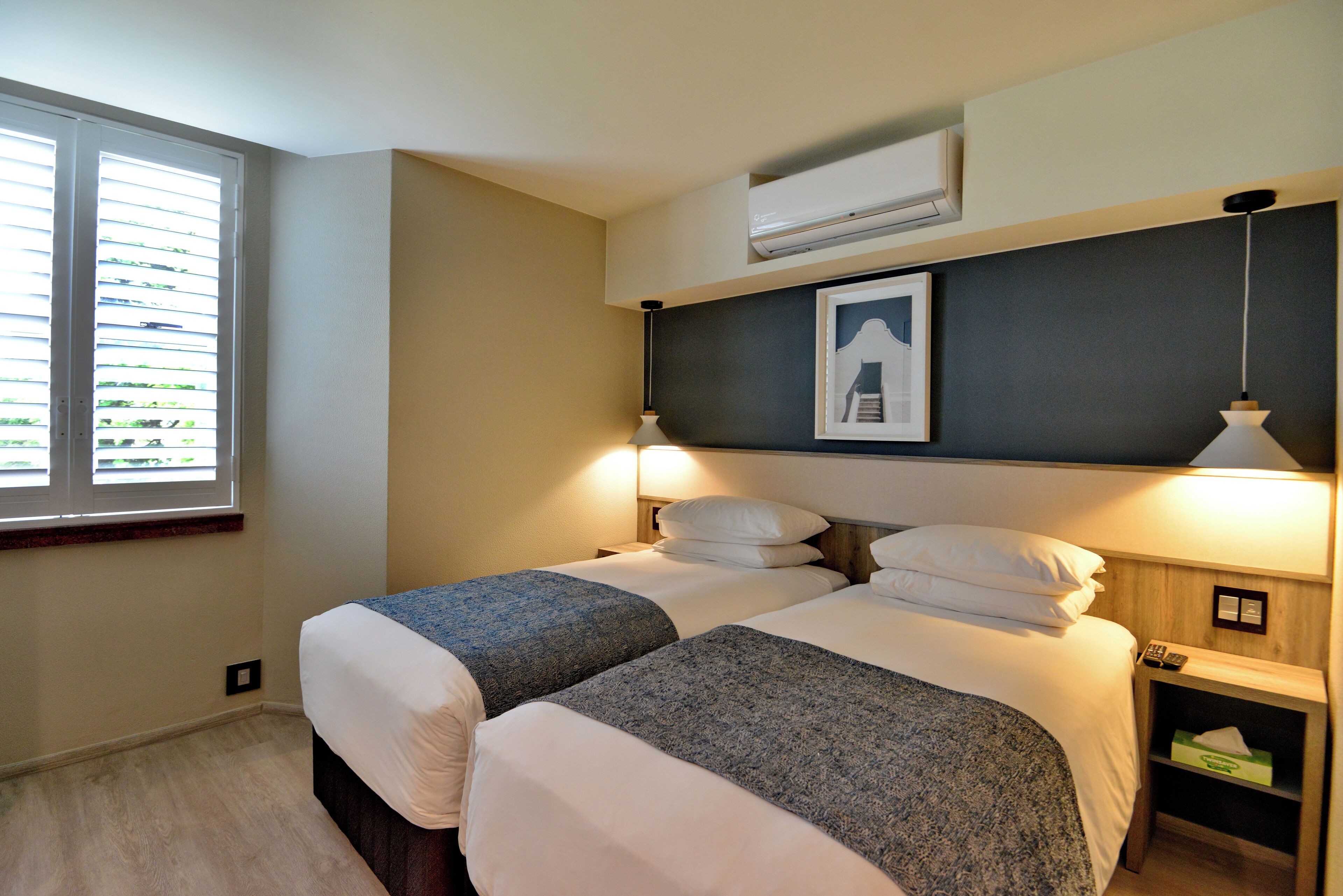 twin room, non smoking | in-room safe, desk, laptop workspace, blackout curtains